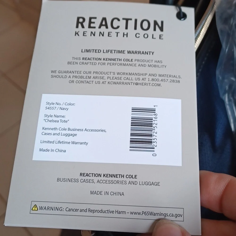 REACTION KENNETH COLE Chevron Computer Tote, NWT, Navy Gold 18